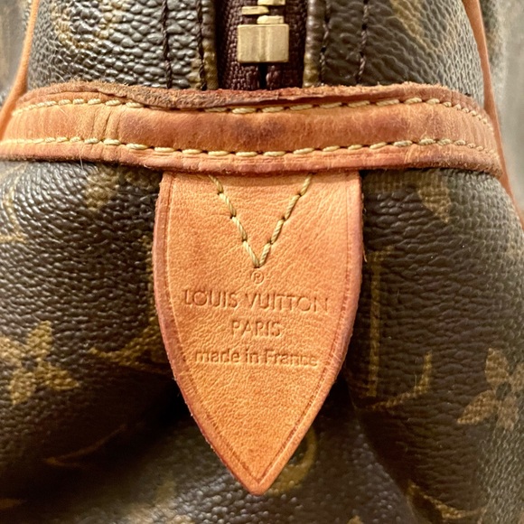 ⭐️ SOLD ⭐️ LOUIS VUITTON - Montorgueil PM Beauty - Picture 3 of 12